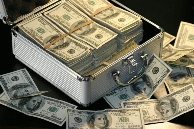 巴菲特的10兆現金策略：熊市預兆，撈底機已來！？
